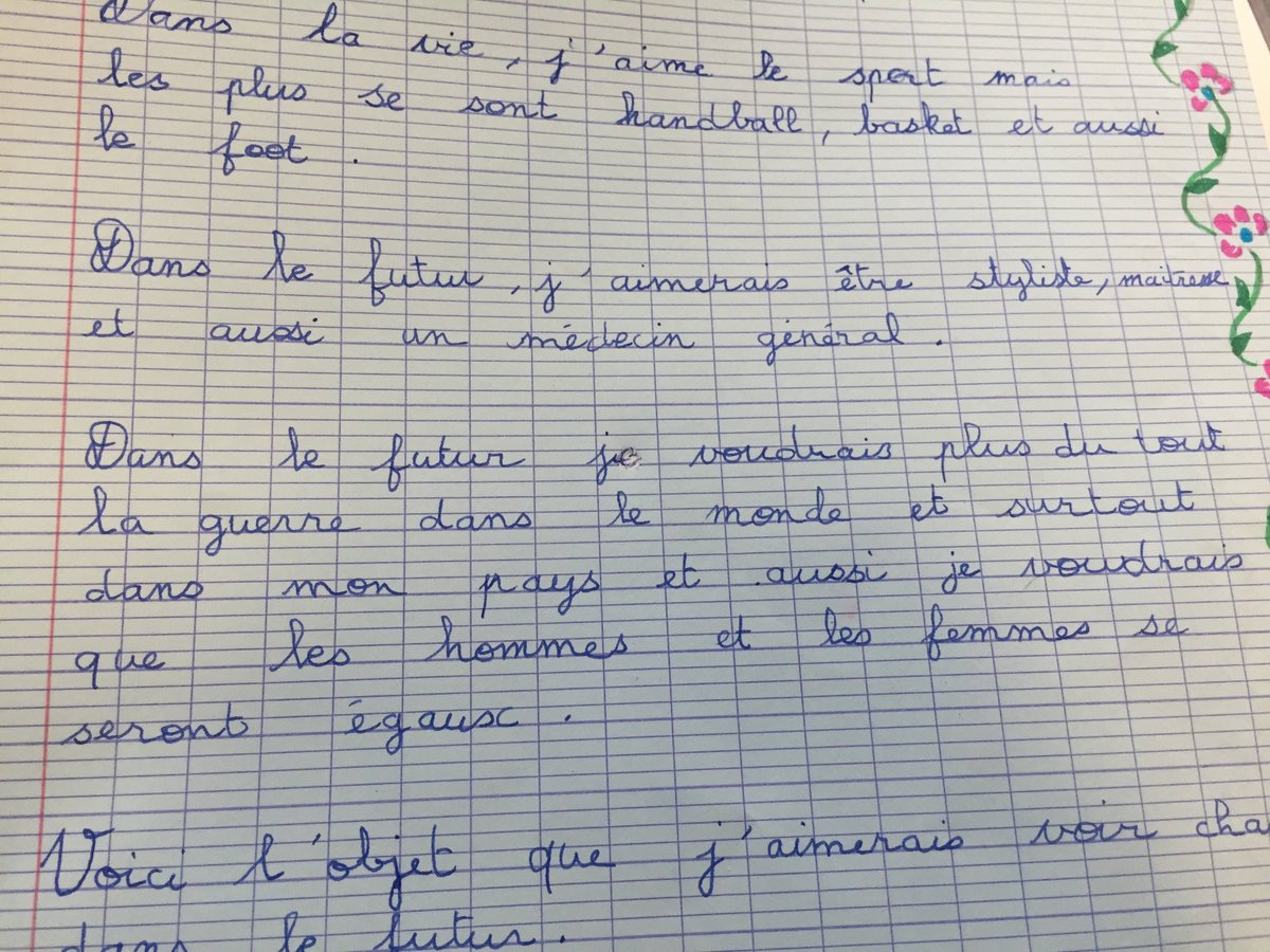 Sadaf, née à Kaboul, vient me montrer sa lettre destinée au futur https://t.co/xzUgKuD3hm